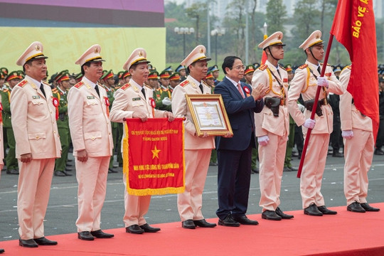 Thủ tướng dự lễ kỷ niệm 50 năm lực lượng Cảnh sát cơ động