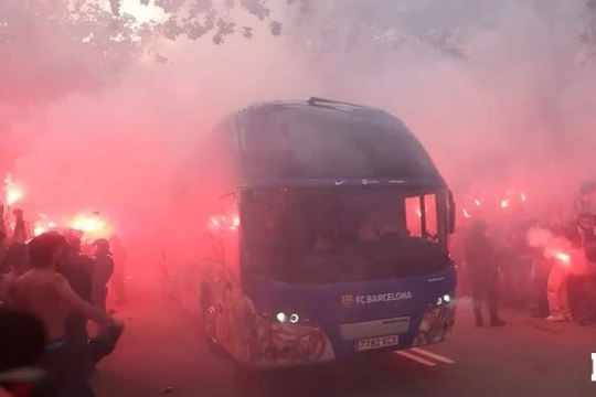 Tổng hợp tin bóng đá ngày 17/04/2024: CĐV Barca tấn công nhầm xe chở cầu thủ đội nhà