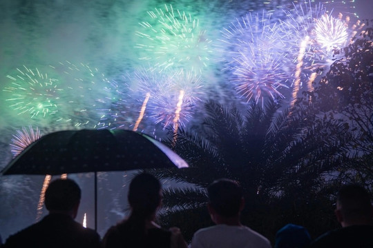 Hàng vạn người đội mưa xem pháo hoa ở Phú Thọ dịp Giỗ Tổ Hùng Vương