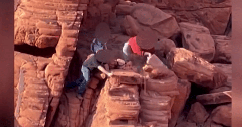 Truy tìm 2 du khách cố tình phá hủy khối đá cổ hơn 140 triệu năm tuổi