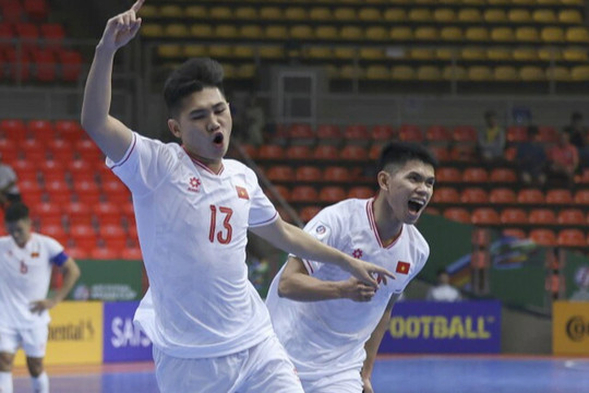 Đánh bại Trung Quốc, tuyển futsal Việt Nam rộng cửa vào tứ kết giải châu Á