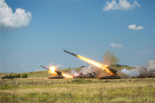 Quân sự thế giới hôm nay (21-4): Nga tăng cường sản xuất pháo phản lực nhiệt áp TOS-1A