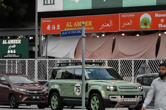Đại gia Việt mang Land Rover Defender phiên bản Limited “phượt” khắp Malaysia