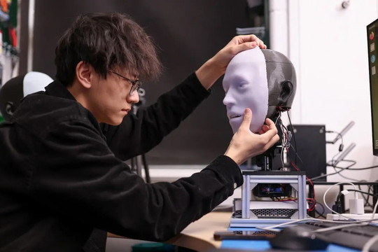 Các nhà khoa học Mỹ phát minh robot có khả năng tái hiện vẻ mặt con người
