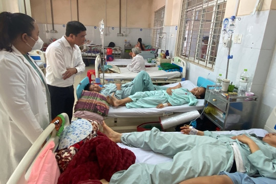 Số người nhập viện sau khi ăn bánh mỳ ở Đồng Nai tăng lên 447 ca