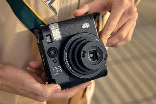 Instax Mini 99 của Fujifilm: Hòa mình vào trào lưu ảnh hoài cổ