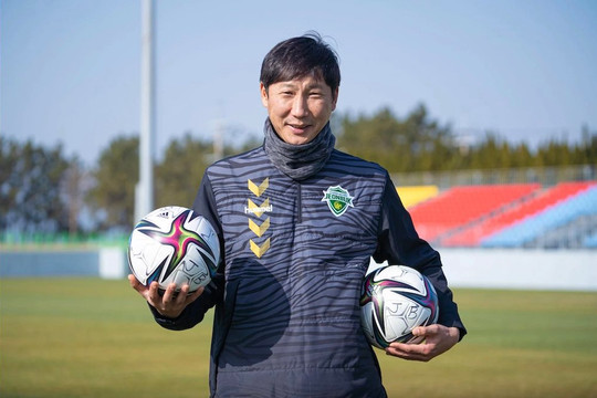 Huấn luyện viên Kim Sang-sik cần thay đổi gì khi dẫn dắt tuyển Việt Nam?