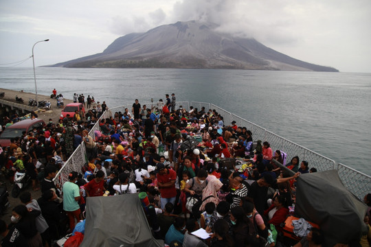 Indonesia sẽ di dời dân vĩnh viễn khỏi khu vực gần núi lửa hoạt động