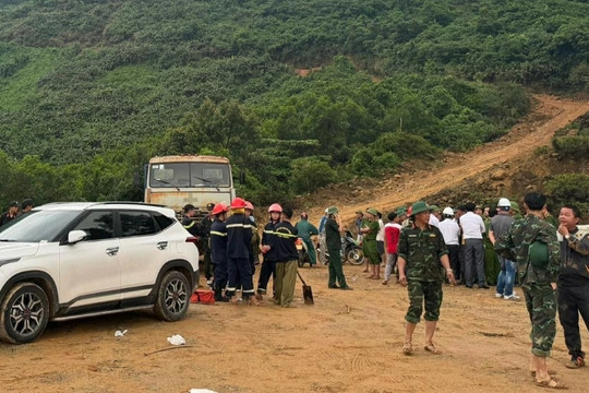 Mưa lớn gây sạt lở ở Hà Tĩnh, 3 công nhân bị vùi lấp và tử vong