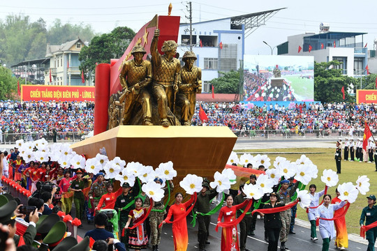 Toàn cảnh lễ diễu binh, diễu hành kỷ niệm 70 năm Chiến thắng Điện Biên Phủ