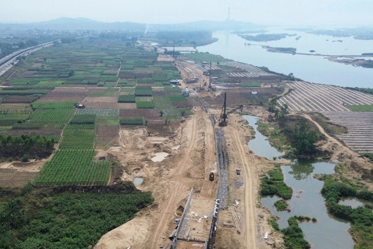 Quảng Ngãi: Hai dự án kè hàng trăm tỷ đồng chậm tiến độ vì thiếu vốn