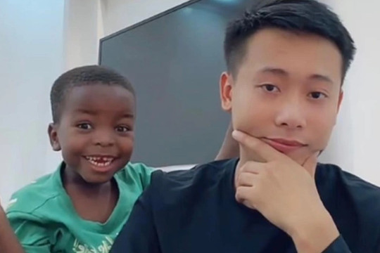 Cậu bé nghèo châu Phi đổi đời nhờ cuộc gặp với chàng trai Việt