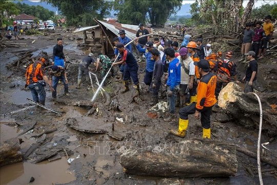 Indonesia đẩy nhanh việc ứng phó sau lũ quét