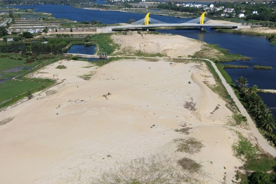 Gần 1,4 triệu m3 cát nạo vét từ sông Cổ Cò 'ế chỏng chơ'