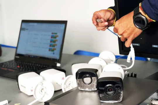 Kẽ hở khiến người dùng camera giám sát 'trần như nhộng' dưới con mắt hacker