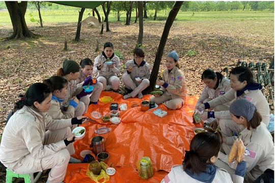 Female “death hunting” team searches for bombs in Quảng Trị