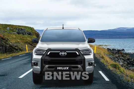 Toyota Việt Nam giới thiệu Hilux nâng cấp 2024, giá từ 668 triệu đồng