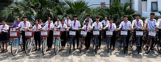 New bicycles delivered to disadvantage students in Quảng Nam