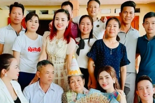 Gia đình ở Thái Nguyên có 7 chàng rể quý, bố vợ nằm viện thay nhau chăm sóc