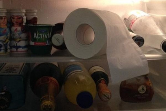Tác dụng không ngờ của việc bỏ giấy vệ sinh vào tủ lạnh