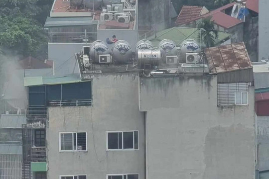 Cháy tầng 8 tại chung cư mini 9 tầng ở Hà Nội