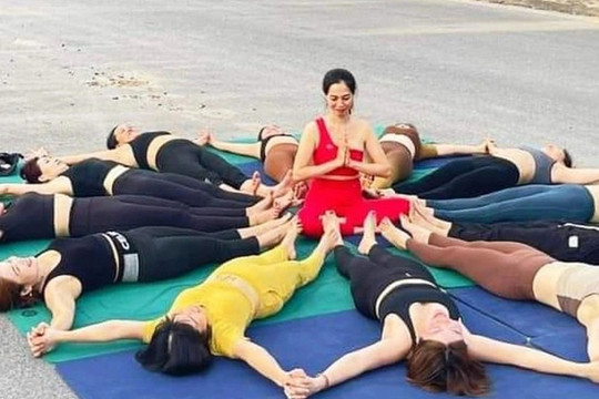 Xử phạt nhóm người tập Yoga nằm, ngồi giữa đường để chụp ảnh ở Thái Bình