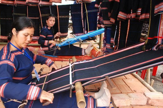 Bảo lưu nghề dệt thủ công truyền thống người Ê đê Buôn Ma Thuật 