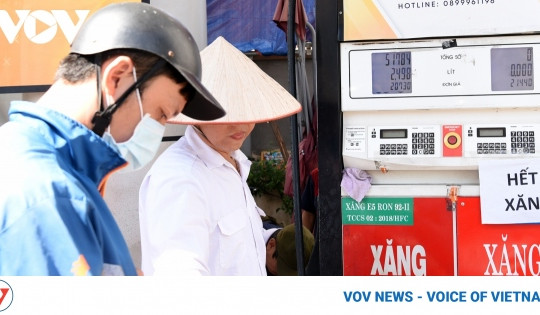 Retail petrol prices rise slightly as of May 23 afternoon