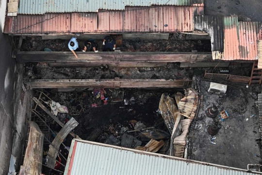 Hiện trường ngổn ngang vụ cháy 14 người chết ở Hà Nội