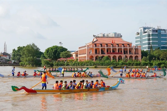 Numerous activities in response to HCM City River Festival 2024