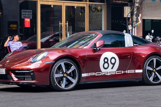 Bắt gặp Porsche 911 bản giới hạn giá hơn 16 tỷ đồng, chỉ có 2 chiếc tại Việt Nam