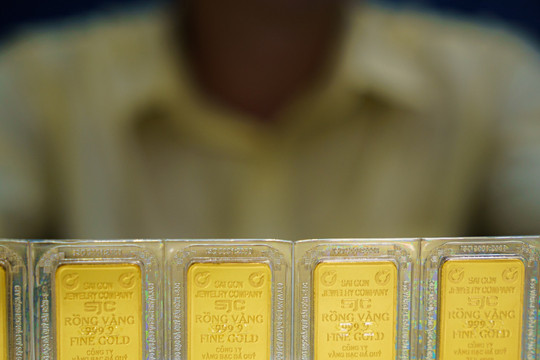 Ngân hàng Nhà nước bất ngờ công bố dừng đấu thầu bán vàng miếng