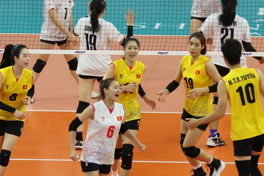 Tuyển bóng chuyền nữ Việt Nam vô địch giải châu Á sau khi đánh bại Kazakhstan 3-0