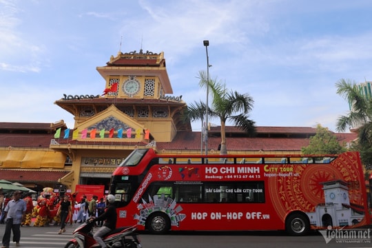 New Hop on-Hop off bus route launched in HCM City