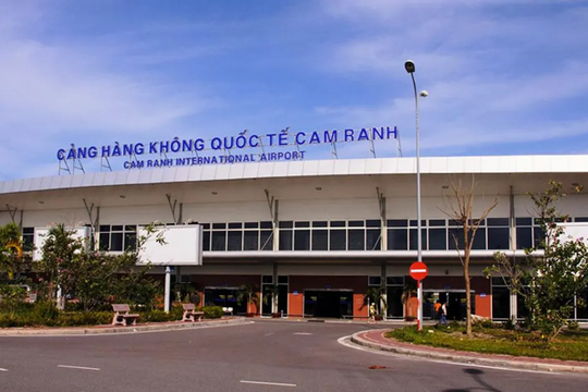 Một nữ hải quan sân bay Cam Ranh bị bắt về tội ‘Nhận hối lộ’