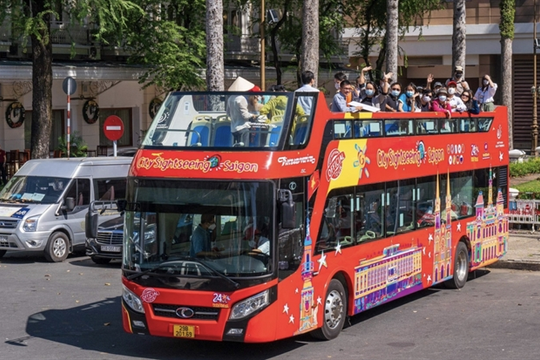 Hop-on hop-off bus launched in HCM City's Chinatown