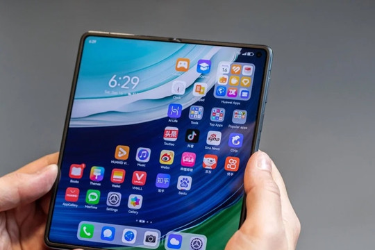 Samsung không còn ‘độc tôn’ trong phân khúc smartphone nắp gập