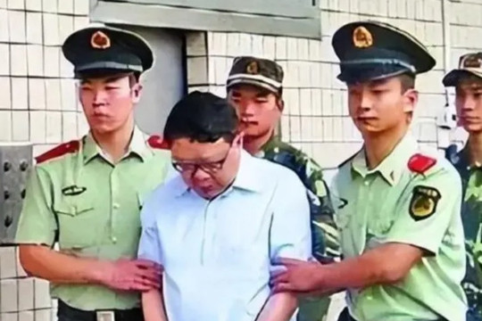 Hành trình sa ngã của quan lớn cảnh sát Trung Quốc mê gái trẻ, thích tiền ‘bẩn’