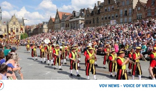 Belgian stilt walkers to perform at Hue Festival 2024