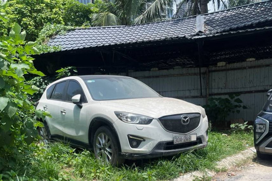 'Bỏ quên' Mazda ở quán bia Hà Nội nhiều năm, chủ xe xuất hiện với lý do bất ngờ