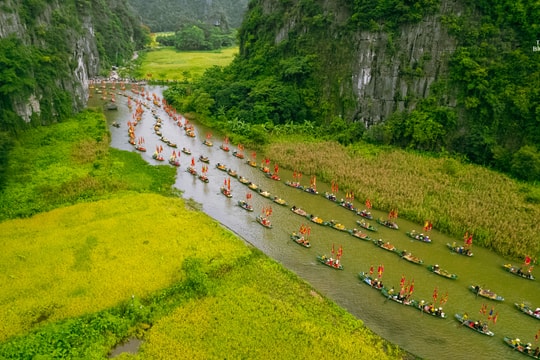 Tam Coc-Trang An’s beauty during festival season