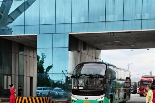 Passenger vehicles allowed to pass through Bắc Luân II Bridge in Quảng Ninh