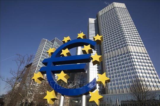 ECB cắt giảm lãi suất lần đầu tiên kể từ năm 2019