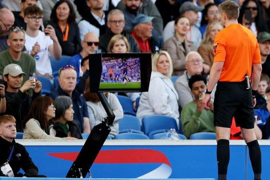 VAR ‘ở lại’ Premier League với tỷ lệ phiếu ủng hộ cao bất ngờ