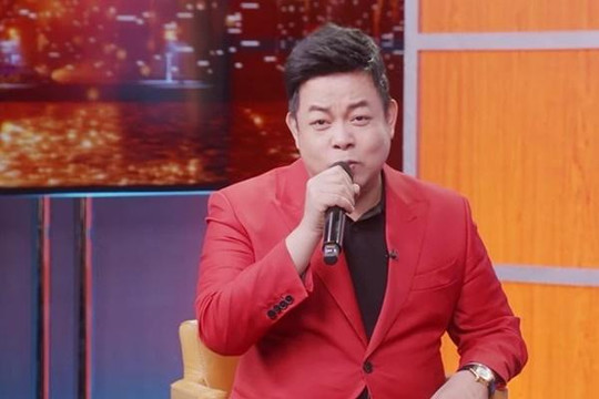 Một nam ca sĩ Việt nổi tiếng từ bỏ thân phận ngôi sao đi dẫn tour