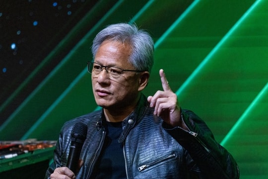 CEO Jensen Huang trở thành người giàu thứ 13 thế giới