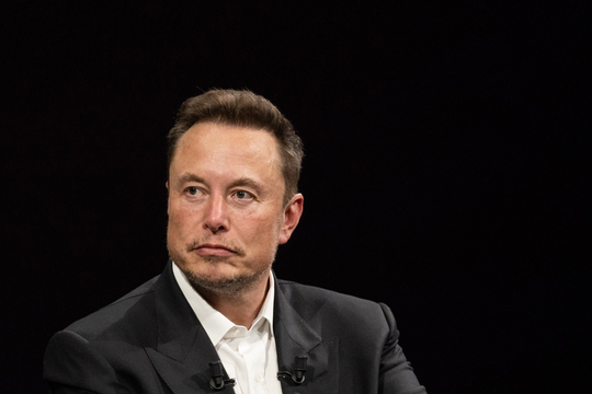 Elon Musk sẽ cấm nhân viên dùng iPhone