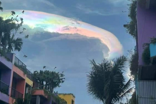 Mây ngũ sắc xuất hiện tại Thanh Hóa