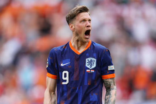 Cựu cầu thủ Man Utd lập công, Hà Lan đánh bại Ba Lan