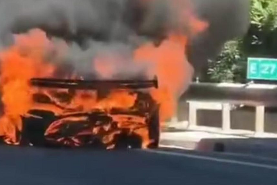 28 chủ siêu xe Koenigsegg được yêu cầu ngừng lái sau vụ cháy xe bất thường